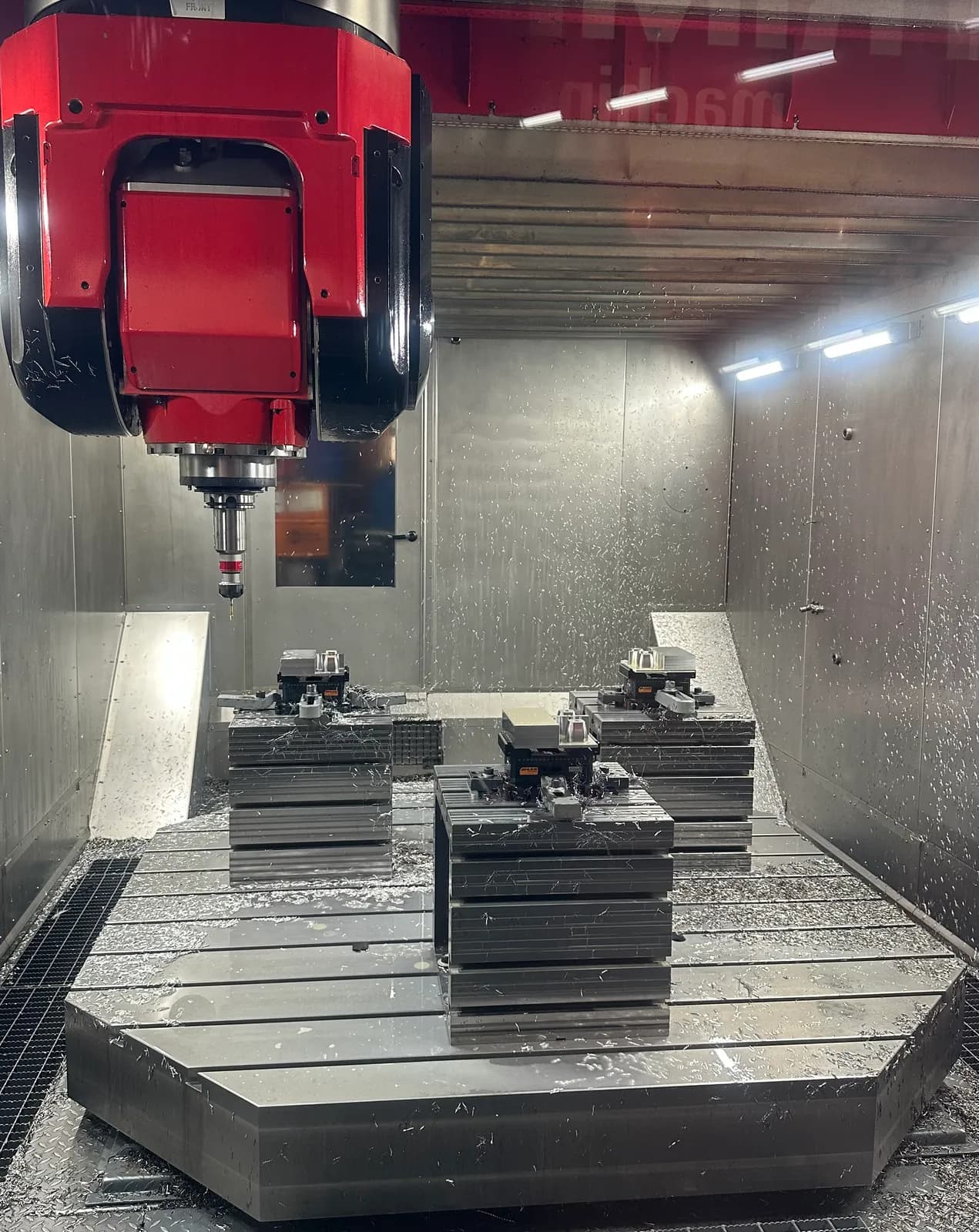 Machined mold cavity with a mirror-contoured surface